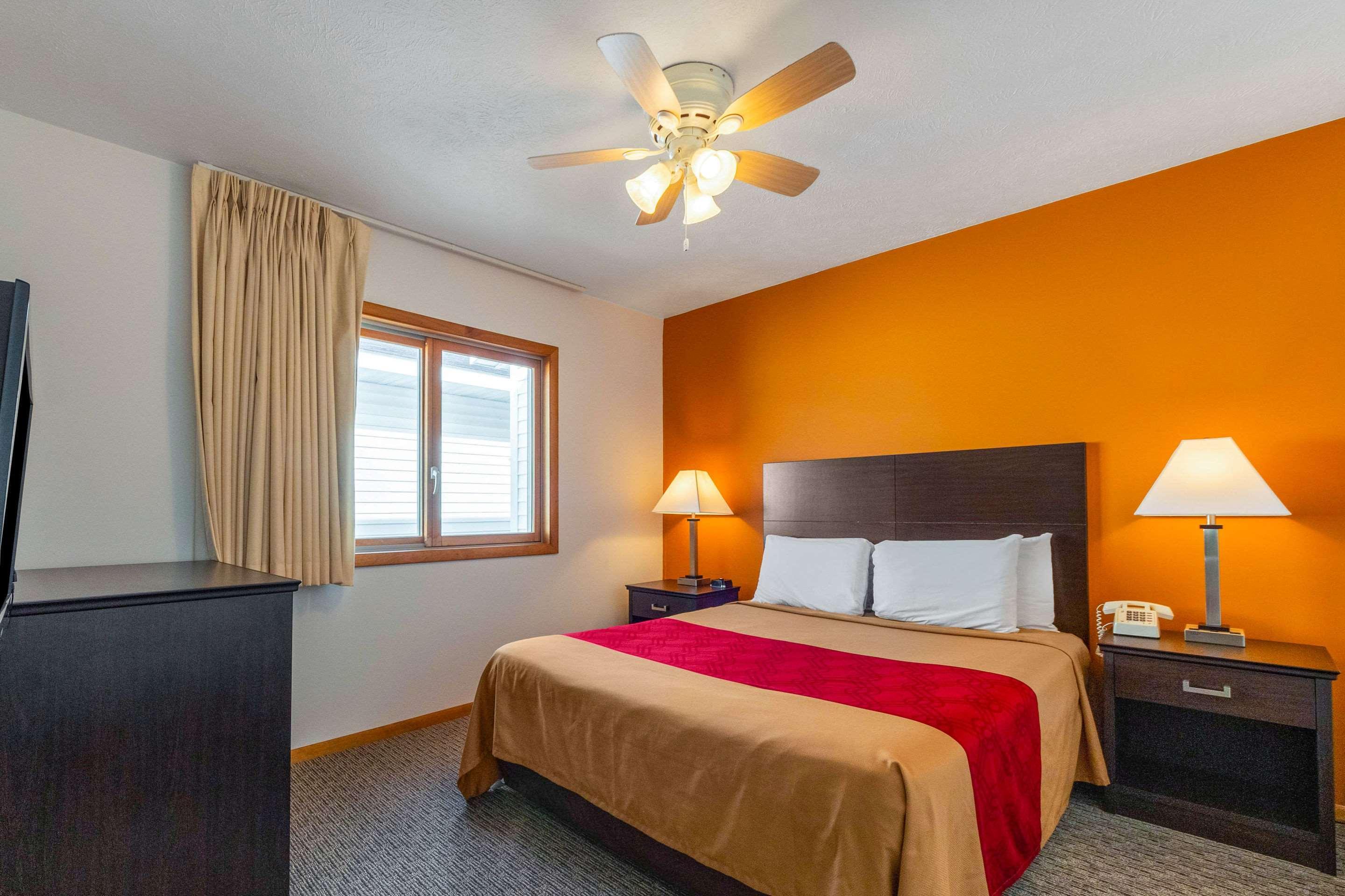 Econo Lodge Lakeshore Manistique Exterior foto