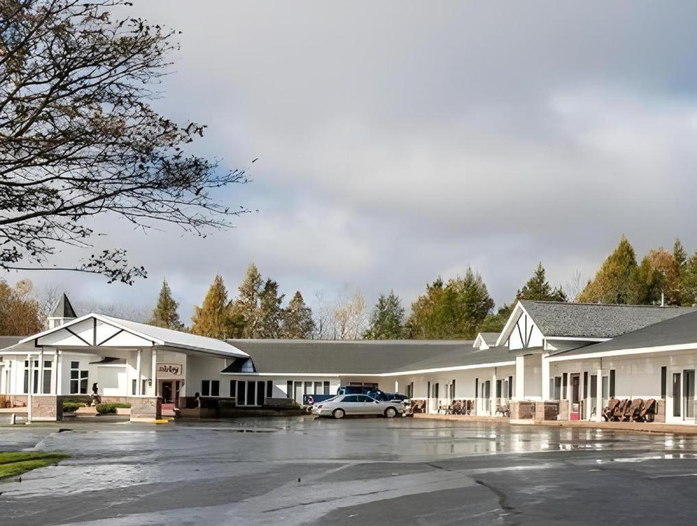 Econo Lodge Lakeshore Manistique Exterior foto