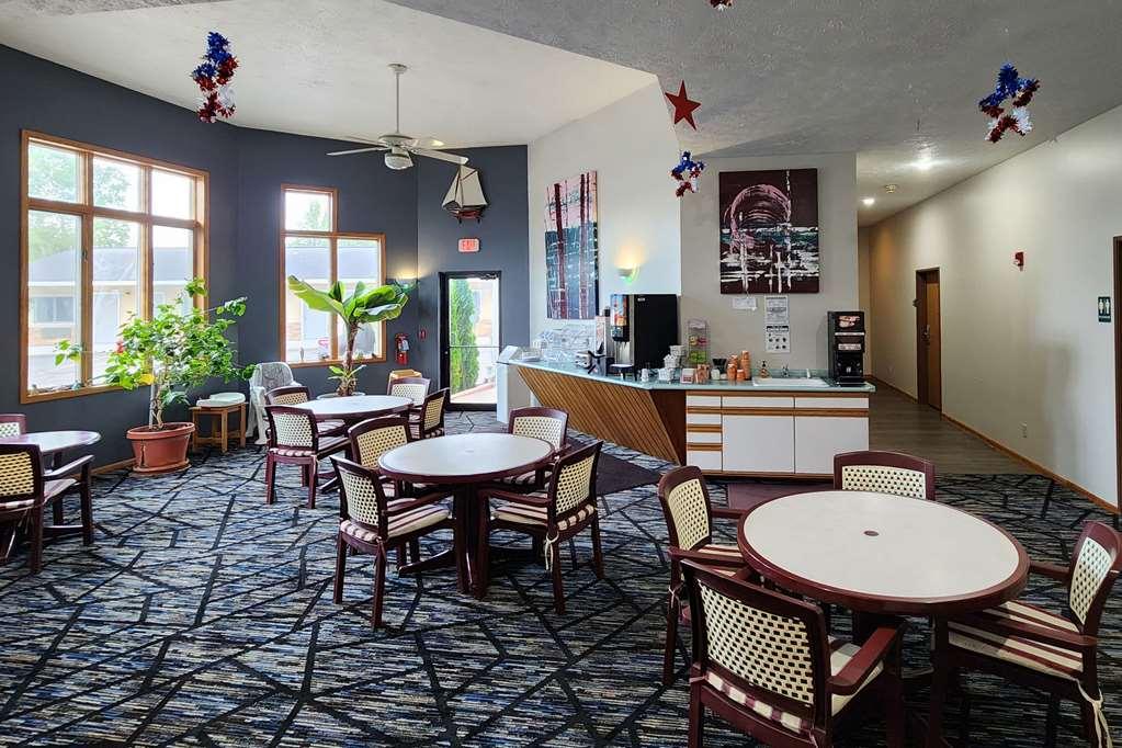 Econo Lodge Lakeshore Manistique Restaurante foto
